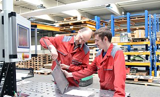 Der Arbeitskreis Schule-Wirtschaft hat das Ziel, Ausbildungsberufe in der Region zu stärken. - Adobe Stock Foto Der Arbeitskreis Schule-Wirtschaft hat das Ziel, Ausbildungsberufe in der Region zu stärken. - Adobe Stock Foto