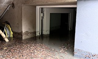 Durch den Dauerregen der vergangenen Wochen sind viele Keller in Gütersloh vollgelaufen - Bernd März/dpa Durch den Dauerregen der vergangenen Wochen sind viele Keller in Gütersloh vollgelaufen - Bernd März/dpa
