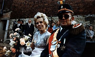 50 Jahre: Im Jahr 1971 regierten im Nethedorf Monika Arens und Günter Ziegeroski. - Schützen 50 Jahre: Im Jahr 1971 regierten im Nethedorf Monika Arens und Günter Ziegeroski. - Schützen