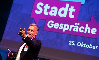 Impulsgeber Thorsten Kausch, Geschäftsführender Gesellschafter der "Stadtmanufaktur GmbH" in Hamburg hält einen Vortrag über "Die Stadt als Bühne". - Oliver Krato Impulsgeber Thorsten Kausch, Geschäftsführender Gesellschafter der "Stadtmanufaktur GmbH" in Hamburg hält einen Vortrag über "Die Stadt als Bühne". - Oliver Krato