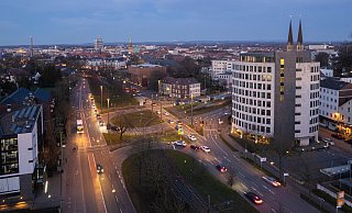 Am Adenauerplatz kommt es demnächst zu erheblichen Verkehrsbehinderungen. Aus Sicht der FDP bleiben dabei noch zu viele Fragen offen. - Mike-Dennis Müller / www.mdm.photo Am Adenauerplatz kommt es demnächst zu erheblichen Verkehrsbehinderungen. Aus Sicht der FDP bleiben dabei noch zu viele Fragen offen. - Mike-Dennis Müller / www.mdm.photo