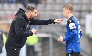 Wer kann wem Tipps geben? Sam Schreck (r.) spielte in den vergangenen zwei Saisons beim nächste Gegner des DSC, Erzgebirge Aue. Er wird mit Arminia-Coach Mitch Kniat einiges besprechen können. - Oliver Krato Wer kann wem Tipps geben? Sam Schreck (r.) spielte in den vergangenen zwei Saisons beim nächste Gegner des DSC, Erzgebirge Aue. Er wird mit Arminia-Coach Mitch Kniat einiges besprechen können. - Oliver Krato