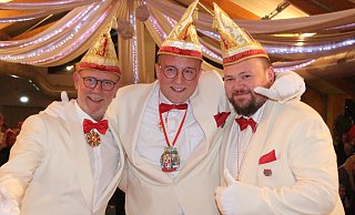 Das Bad Driburger Dreigestirn mit Jungfrau Olaf (Olivia) Schröbler, Prinz Maximilian Reineke und Bauer Johannes Ewers. - Burkhard Battran Das Bad Driburger Dreigestirn mit Jungfrau Olaf (Olivia) Schröbler, Prinz Maximilian Reineke und Bauer Johannes Ewers. - Burkhard Battran