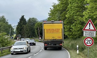 Probleme im Bereich des Bahnübergangs: Jetzt äußert sich die Bahn dazu, wann die Reparatur starten kann. - Ralf T. Mischer Probleme im Bereich des Bahnübergangs: Jetzt äußert sich die Bahn dazu, wann die Reparatur starten kann. - Ralf T. Mischer
