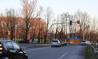 Aufgebaut werden derzeit die Ampeln an der Einmündung der Beckumer Straße auf die Bundesstraße 55. Wann sie eingeschaltet werden, ist noch offen. - Marion Pokorra-Brockschmidt Aufgebaut werden derzeit die Ampeln an der Einmündung der Beckumer Straße auf die Bundesstraße 55. Wann sie eingeschaltet werden, ist noch offen. - Marion Pokorra-Brockschmidt