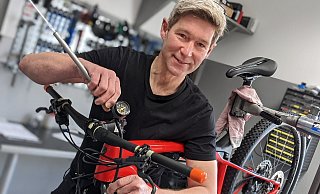 Bernd Blöte ist Chef des gleichnamigen Fahrradgeschäfts in Schweicheln-Bermbeck. - David Knapp Bernd Blöte ist Chef des gleichnamigen Fahrradgeschäfts in Schweicheln-Bermbeck. - David Knapp