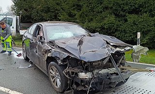 Dieses Auto wurde bei dem Unfall auf der Bielefelder Straße in Herford stark beschädigt. - Claus Frickemeier Dieses Auto wurde bei dem Unfall auf der Bielefelder Straße in Herford stark beschädigt. - Claus Frickemeier