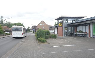 Offen ist, was nach einem Umzug des Rahdener WEZ-Marktes an die Osnabrücker Straße aus dem jetzigen WEZ an der Lemförder Straße wird. Ausgeschlossen ist hier ein Lebensmittelmarkt. - Joern Spreen-Ledebur Offen ist, was nach einem Umzug des Rahdener WEZ-Marktes an die Osnabrücker Straße aus dem jetzigen WEZ an der Lemförder Straße wird. Ausgeschlossen ist hier ein Lebensmittelmarkt. - Joern Spreen-Ledebur