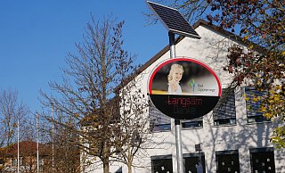 Digitale Displays zeigen seit Kurzem dem Autofahrer an der Concordia-Grundschule an, ob er zu schnell fährt. - Klaus Karenfeld Digitale Displays zeigen seit Kurzem dem Autofahrer an der Concordia-Grundschule an, ob er zu schnell fährt. - Klaus Karenfeld