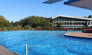 Die Bilanz des Freibads Löhne fällt dieses Saison schlechter aus als noch 2022. Ab dem 18. September müssen die Frühschwimmer ihren Bahnen wieder im Hallenbad ziehen. - Jan Husmann Die Bilanz des Freibads Löhne fällt dieses Saison schlechter aus als noch 2022. Ab dem 18. September müssen die Frühschwimmer ihren Bahnen wieder im Hallenbad ziehen. - Jan Husmann