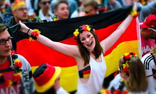 Mitfiebern mit der deutschen Mannschaft ist auch bei dieser EM wieder möglich. Das Deutschlandtrikot darf dabei nicht fehlen. - dpa Mitfiebern mit der deutschen Mannschaft ist auch bei dieser EM wieder möglich. Das Deutschlandtrikot darf dabei nicht fehlen. - dpa