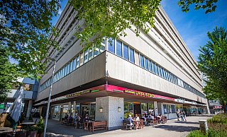 Bald sollen am Kesselbrink die Abbruchbagger anrollen, das alte Parkhaus samt Ladenzeile kommt weg. Ist der Neubau ein "Bauvorhaben von besonderer Bedeutung" für die Stadt? - Mike-Dennis Mller / www.mdm.photo Bald sollen am Kesselbrink die Abbruchbagger anrollen, das alte Parkhaus samt Ladenzeile kommt weg. Ist der Neubau ein "Bauvorhaben von besonderer Bedeutung" für die Stadt? - Mike-Dennis Mller / www.mdm.photo