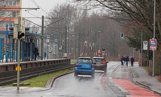 Blick auf die Kurt-Schumacher-Straße in Richtung Universität: Nach den Vorstellungen der Planer soll diese Fahrspur für Autos möglichst gesperrt werden, dort die Fahrradstraße verlaufen. - Oliver Krato Blick auf die Kurt-Schumacher-Straße in Richtung Universität: Nach den Vorstellungen der Planer soll diese Fahrspur für Autos möglichst gesperrt werden, dort die Fahrradstraße verlaufen. - Oliver Krato