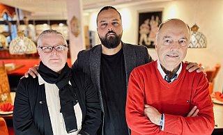 Heike Miculins, Kaleem Khan und Aman Khan in ihrem wiedereröfneten indischen Restaurant in der Altstadt. - Stefan Becker Heike Miculins, Kaleem Khan und Aman Khan in ihrem wiedereröfneten indischen Restaurant in der Altstadt. - Stefan Becker