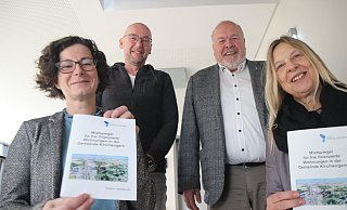 Präsentieren den neuen Mietspiegel: Sonja Boxhammer, Fachbereichslieter Michael Doemke, Bürgermeister Rüdiger Meier und Martina Wenzel. - Jan-Henrik Gerdener Präsentieren den neuen Mietspiegel: Sonja Boxhammer, Fachbereichslieter Michael Doemke, Bürgermeister Rüdiger Meier und Martina Wenzel. - Jan-Henrik Gerdener