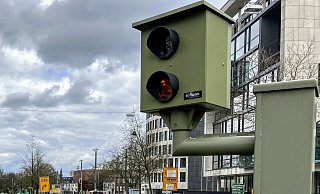 In Bielefeld gibt es bereits einige Rotlicht-Blitzer - wie hier am Adenauer Platz. Allerdings ist die dort verbaute Technik nicht mehr verfügbar. - Jens Reichenbach In Bielefeld gibt es bereits einige Rotlicht-Blitzer - wie hier am Adenauer Platz. Allerdings ist die dort verbaute Technik nicht mehr verfügbar. - Jens Reichenbach