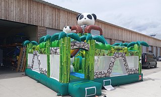 Die Hüpfburg Riesenpanda ist für bis zu 15 Kinder geeignet. - Kramers Hüpfburgverleih Die Hüpfburg Riesenpanda ist für bis zu 15 Kinder geeignet. - Kramers Hüpfburgverleih