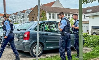 Ein größeres Polizeiaufgebot irritierte am Pfingstsonntag Anwohner des Ostmannturm-Viertels. Sie suchten einen Randalierer, der Spaß daran hatte, Autos zu zerkratzen. Mit Erfolg. - Paul Brinkmann Ein größeres Polizeiaufgebot irritierte am Pfingstsonntag Anwohner des Ostmannturm-Viertels. Sie suchten einen Randalierer, der Spaß daran hatte, Autos zu zerkratzen. Mit Erfolg. - Paul Brinkmann