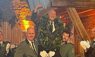 Jörg Kersting ist neuer König in Himmighausen. - Heimatschutzverein Jörg Kersting ist neuer König in Himmighausen. - Heimatschutzverein
