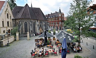 Vor und in der Süsterkirche gibt's von 12 bis 17 Uhr Programm. Das "Dreieck" sorgt fürs Catering. - Sarah Jonek Vor und in der Süsterkirche gibt's von 12 bis 17 Uhr Programm. Das "Dreieck" sorgt fürs Catering. - Sarah Jonek