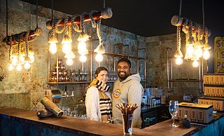 Thanujan Sivananthan und seine Frau Sina im "Rohbau" des Restaurants. - Mike-Dennis Müller / www.mdm.photo Thanujan Sivananthan und seine Frau Sina im "Rohbau" des Restaurants. - Mike-Dennis Müller / www.mdm.photo
