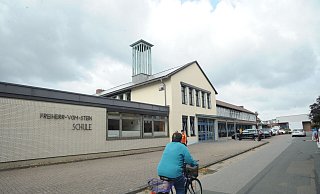 Die frühere Realschule Rahden könnte zum Ausweich-Quartier für die Kinder aus der Kita "Sonnenstrahl" werden. Die Kita muss nach einem Brand saniert werden. - Archiv Joern Spreen-Ledebur Die frühere Realschule Rahden könnte zum Ausweich-Quartier für die Kinder aus der Kita "Sonnenstrahl" werden. Die Kita muss nach einem Brand saniert werden. - Archiv Joern Spreen-Ledebur