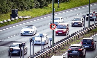 Die bekannte Blitzeranlage hat Verstärkung bekommen. Ein mobiler Blitzer hat an ungewöhnlicher Stelle auf dem Ostwestfalendamm seinen Standort bezogen. - Mike-Dennis Müller Die bekannte Blitzeranlage hat Verstärkung bekommen. Ein mobiler Blitzer hat an ungewöhnlicher Stelle auf dem Ostwestfalendamm seinen Standort bezogen. - Mike-Dennis Müller