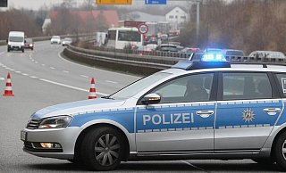 Die Polizei hat bis auf Weiteres gesperrt. - Symbolfoto: Kiel-Steinkamp Die Polizei hat bis auf Weiteres gesperrt. - Symbolfoto: Kiel-Steinkamp