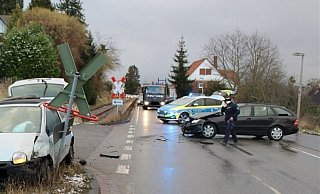 Beide Autos waren nicht mehr fahrbereit. - Polizei Minden-Lübbecke Beide Autos waren nicht mehr fahrbereit. - Polizei Minden-Lübbecke