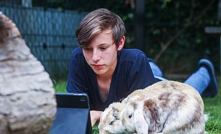 Patrick Plöger (14) hat jetzt viel Zeit in den Ferien - und eine tolle Geschäftsidee. Sein Angebot, das er im Internet aufgegeben hat, wurde allerdings gelöscht. - Sarah Jonek Fotografie Patrick Plöger (14) hat jetzt viel Zeit in den Ferien - und eine tolle Geschäftsidee. Sein Angebot, das er im Internet aufgegeben hat, wurde allerdings gelöscht. - Sarah Jonek Fotografie
