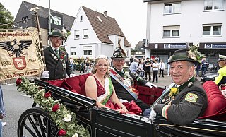 Höhepunkt am Sonntag war der große Festumzug. Danach ging es auf dem Schützenberg weiter. - Jörg Dieckmann Höhepunkt am Sonntag war der große Festumzug. Danach ging es auf dem Schützenberg weiter. - Jörg Dieckmann