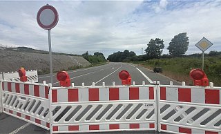 Die Sperrung an der Landesstraße 828 von Scherfede und Rimbeck kommend. - Simone Flörke Die Sperrung an der Landesstraße 828 von Scherfede und Rimbeck kommend. - Simone Flörke