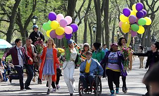 Der Cast der Serie "Glee" bei Dreharbeiten im Central Park in New York. - picture alliance / abaca | Charles Guerin Der Cast der Serie "Glee" bei Dreharbeiten im Central Park in New York. - picture alliance / abaca | Charles Guerin