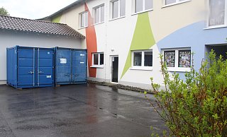 Weil ein Lagerraum fehlt, sind am Kindergarten in Kollerbeck vorübergehend zwei Container aufgestellt worden. - Burkhard Battran Weil ein Lagerraum fehlt, sind am Kindergarten in Kollerbeck vorübergehend zwei Container aufgestellt worden. - Burkhard Battran