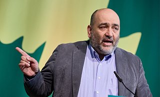 Grünen-Chef Omid Nouripour: Die Polizei muss Politiker im Wahlkampf seiner Meinung nach sofort besser schützen. - Georg Wendt Grünen-Chef Omid Nouripour: Die Polizei muss Politiker im Wahlkampf seiner Meinung nach sofort besser schützen. - Georg Wendt