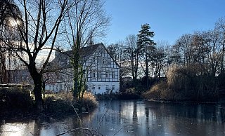 Zentral und idyllisch gelegen: Gut Lübrassen befindet sich etwa einen Kilometer entfernt vom Heeper Ortskern, ist umgeben von einem öffentlichen Grünzug und von Gewässern. - Geno Immobilien Zentral und idyllisch gelegen: Gut Lübrassen befindet sich etwa einen Kilometer entfernt vom Heeper Ortskern, ist umgeben von einem öffentlichen Grünzug und von Gewässern. - Geno Immobilien