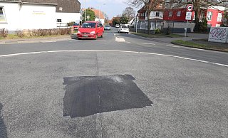 Am Dienstagnachmittag prangt kein Z mehr auf der Mittelinsel des Kreisels Werster Straße/Ringstraße. Offenbar wurde das Symbol übermalt. - Jörg Stuke Am Dienstagnachmittag prangt kein Z mehr auf der Mittelinsel des Kreisels Werster Straße/Ringstraße. Offenbar wurde das Symbol übermalt. - Jörg Stuke