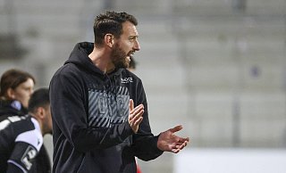 Arminia-Trainer Mitch Kniat fand nach dem ersten Sieg in der Rückrunde lobende Worte für seine Mannschaft. - IMAGO/Steinsiek.ch Arminia-Trainer Mitch Kniat fand nach dem ersten Sieg in der Rückrunde lobende Worte für seine Mannschaft. - IMAGO/Steinsiek.ch