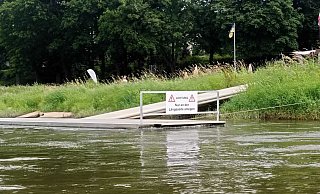 Achtung, Gefahr: In Boffzen erklärt ein Hinweisschild, wie Kanuten anlegen sollten. - Michaela Bast Achtung, Gefahr: In Boffzen erklärt ein Hinweisschild, wie Kanuten anlegen sollten. - Michaela Bast