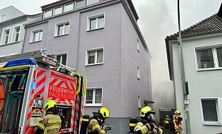 Die Paderborner Feuerwehr bekämpfte einen Kellerbrand an der Pipinstraße. - Ralph Meyer Die Paderborner Feuerwehr bekämpfte einen Kellerbrand an der Pipinstraße. - Ralph Meyer
