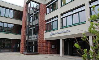 Das Friedrichs-Gymnasium hat für das kommende Schuljahr 2024/25 mehr Anmeldungen als Plätze. - Mira Solke Das Friedrichs-Gymnasium hat für das kommende Schuljahr 2024/25 mehr Anmeldungen als Plätze. - Mira Solke
