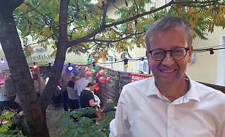 Gut gelaunt: Burkhard Blienert bei der Wahlparty der Paderborner SPD. - Birger Berbüsse Gut gelaunt: Burkhard Blienert bei der Wahlparty der Paderborner SPD. - Birger Berbüsse