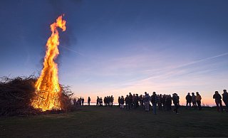 Wer ein Osterfeuer plant, kann dies bis Mitte März anmelden. - Stadt Paderborn Wer ein Osterfeuer plant, kann dies bis Mitte März anmelden. - Stadt Paderborn