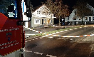 Innerhalb kürzester Zeit waren Einsatzkräfte der Kreispolizeibehörde Höxter am Tatort. - Dieter Scholz Innerhalb kürzester Zeit waren Einsatzkräfte der Kreispolizeibehörde Höxter am Tatort. - Dieter Scholz