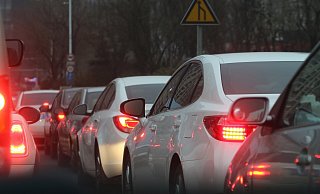 Nach der Reifenpanne eines Lastwagens gibt es auf der A33 bei Paderborn einen rund fünf Kilometer langen Stau. - Pixabay (Symbolfoto) Nach der Reifenpanne eines Lastwagens gibt es auf der A33 bei Paderborn einen rund fünf Kilometer langen Stau. - Pixabay (Symbolfoto)