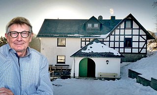 Norbert Monscheidt hat allen Grund zur Freude. Seinen vormals von der Auflösung bedrohten Verein, die Skifreunde Gütersloh, wird es auch weiterhin geben. Die klubeigene Skihütte im Sauerland steht im Mittelpunkt eines neuen Konzeptes, das dem Traditionsverein den Fortbestand sichern soll. - Foto: Skifreunde Gütersloh; Montage: Andreas Frücht Norbert Monscheidt hat allen Grund zur Freude. Seinen vormals von der Auflösung bedrohten Verein, die Skifreunde Gütersloh, wird es auch weiterhin geben. Die klubeigene Skihütte im Sauerland steht im Mittelpunkt eines neuen Konzeptes, das dem Traditionsverein den Fortbestand sichern soll. - Foto: Skifreunde Gütersloh; Montage: Andreas Frücht