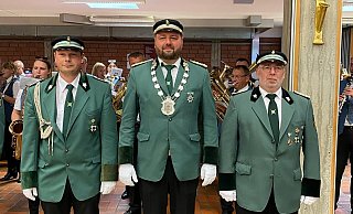 Jens Winter heißt der neue König der Scherfeder Schützen. - Schützen Jens Winter heißt der neue König der Scherfeder Schützen. - Schützen
