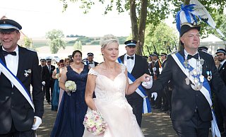 Bonenburgs Regen Werner Nolte mit seiner Schützenkönigin Diana Weide. - Luna Brinkmann Bonenburgs Regen Werner Nolte mit seiner Schützenkönigin Diana Weide. - Luna Brinkmann