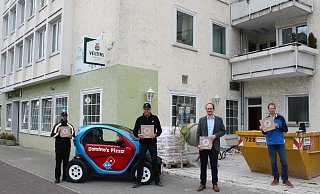 Dominos-Betriebsleiter Matteo Napolitano (v.l.), Standortleiter Matthias Struck, Heiner Buitkamp von der Wirtschaftsförderung Paderborn und Citymanager Heiko Appelbaum haben sich vor Ort über den Umbau-Fortschritt im Libori-Eck informiert. - Werbegemeinschaft Dominos-Betriebsleiter Matteo Napolitano (v.l.), Standortleiter Matthias Struck, Heiner Buitkamp von der Wirtschaftsförderung Paderborn und Citymanager Heiko Appelbaum haben sich vor Ort über den Umbau-Fortschritt im Libori-Eck informiert. - Werbegemeinschaft