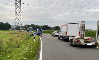 Eine Autofahrt zweier Jugendlichen endete am Montagmorgen mit einem Unfall. - Polizei Minden-Lübbecke Eine Autofahrt zweier Jugendlichen endete am Montagmorgen mit einem Unfall. - Polizei Minden-Lübbecke